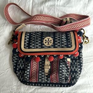 Used in good condition Tory Burch purse